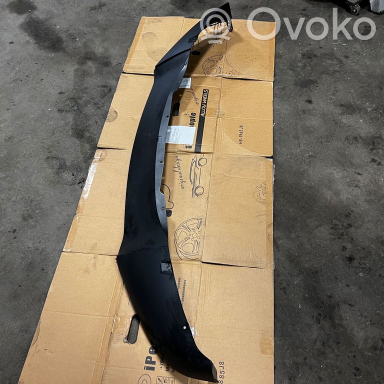 Priekšpusē dekoratīva bampera uzlikas