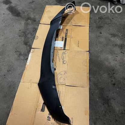 Priekšpusē dekoratīva bampera uzlikas