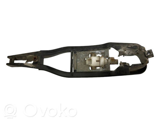 Aizmugurē turētājs / kronšteins ārējam atvēršanas rokturim