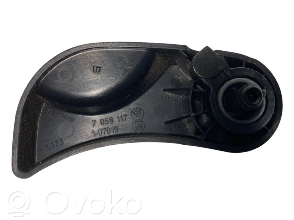 Engine hood release handle