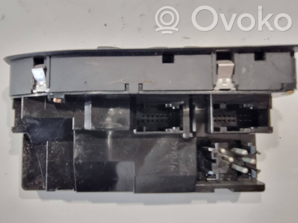 Window lift control switch(es)
