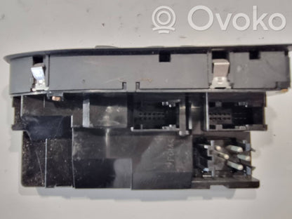 Window lift control switch(es)