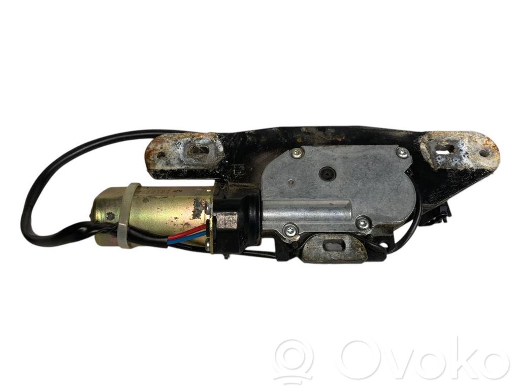 Aizmugurējā pārsega pievilcējs