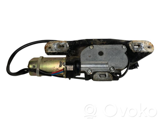 Aizmugurējā pārsega pievilcējs