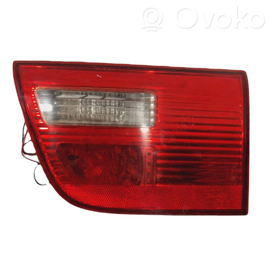 Aizmugurējais lukturis pārsegā