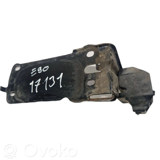 Radiator(s) holder/bracket