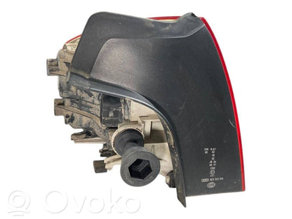 Aizmugurējais lukturis virsbūvē