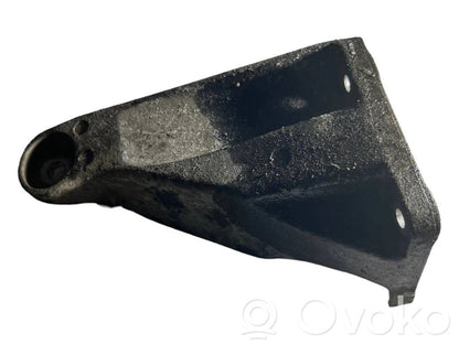 Engine mounting bracket