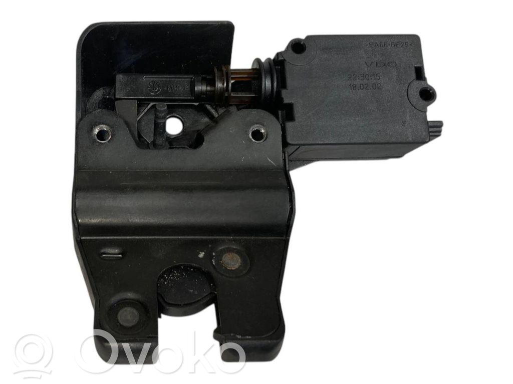 Aizmugurējā pārsega slēdzene