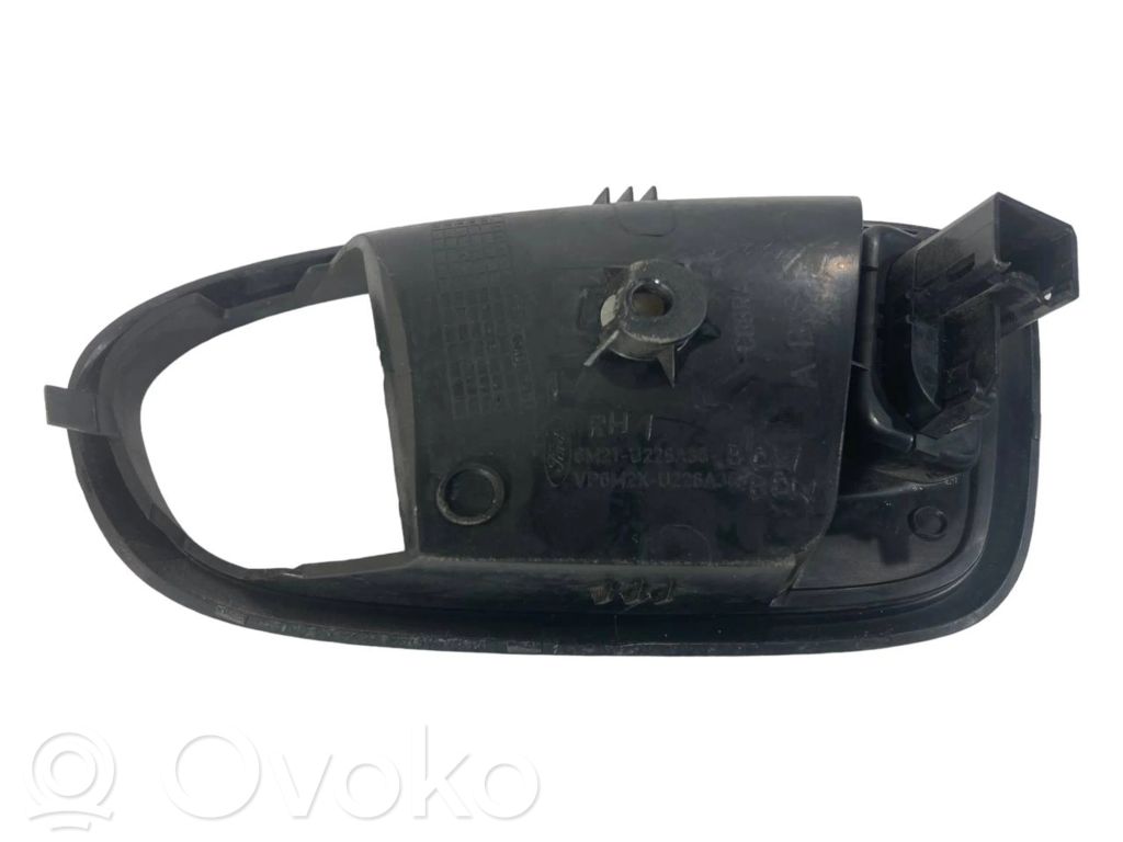 Priekšpusē durvju roktura vāciņš