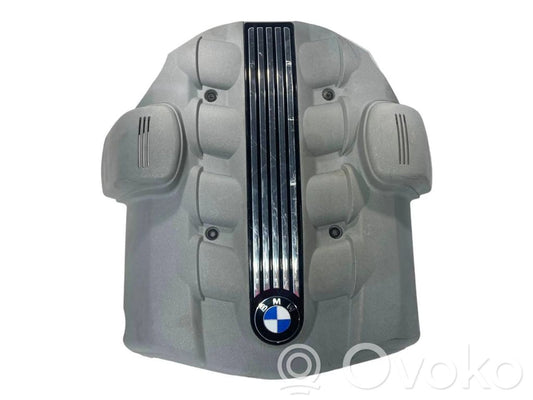 Dzinēja pārsegs (dekoratīva apdare)