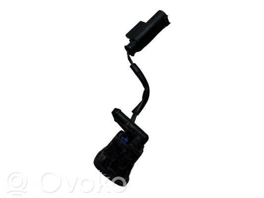 Mazgāšanas šķidruma smidzinātājs (-i) priekšējam logam