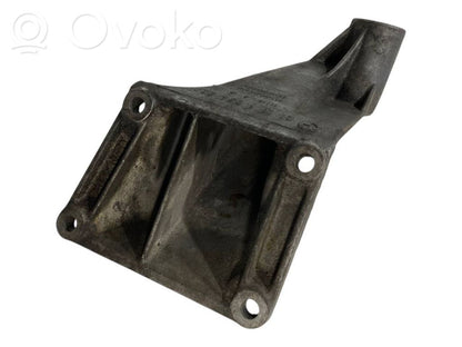 Engine mounting bracket