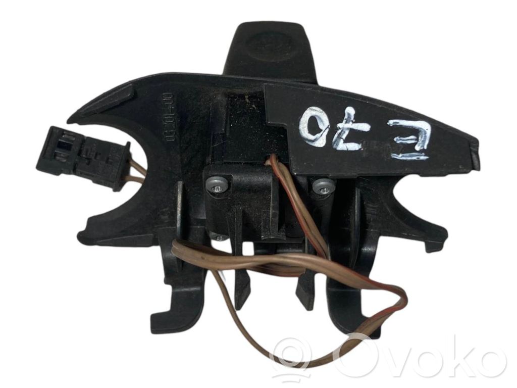 Stūres augstuma vadības slēdzis