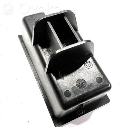 Pelnutrauks (aizmugurē)