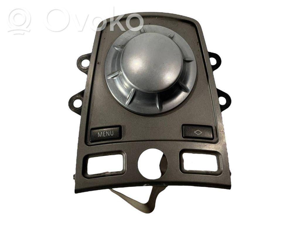 Multimediju kontrolieris