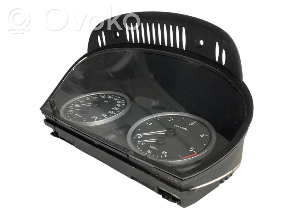 Speedometer (in the instrument panel)