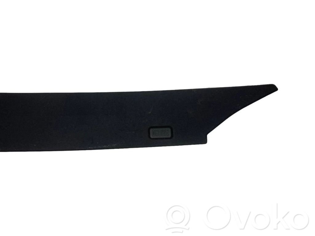 (C) statņa dekoratīvā apdare