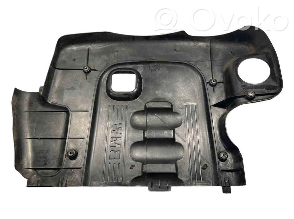 Dzinēja pārsegs (dekoratīva apdare)