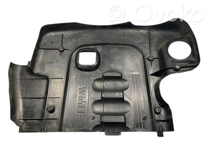 Dzinēja pārsegs (dekoratīva apdare)