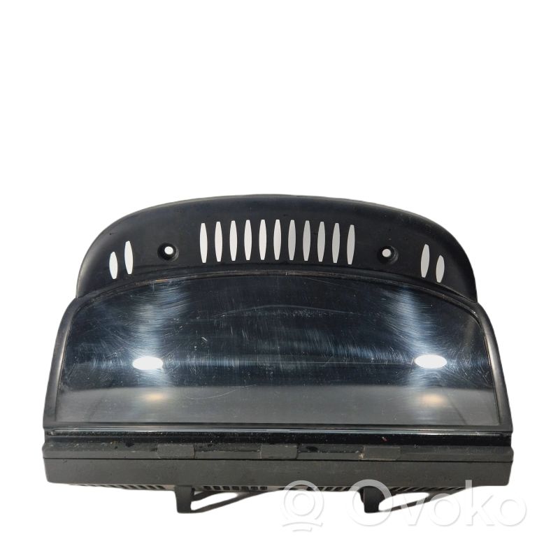 Radio / CD/DVD atskaņotājs / navigācija