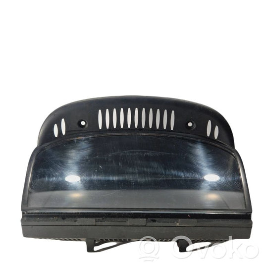 Radio / CD/DVD atskaņotājs / navigācija