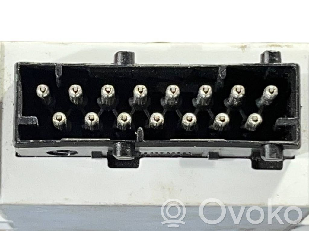 Piekabes āķa vadības bloks