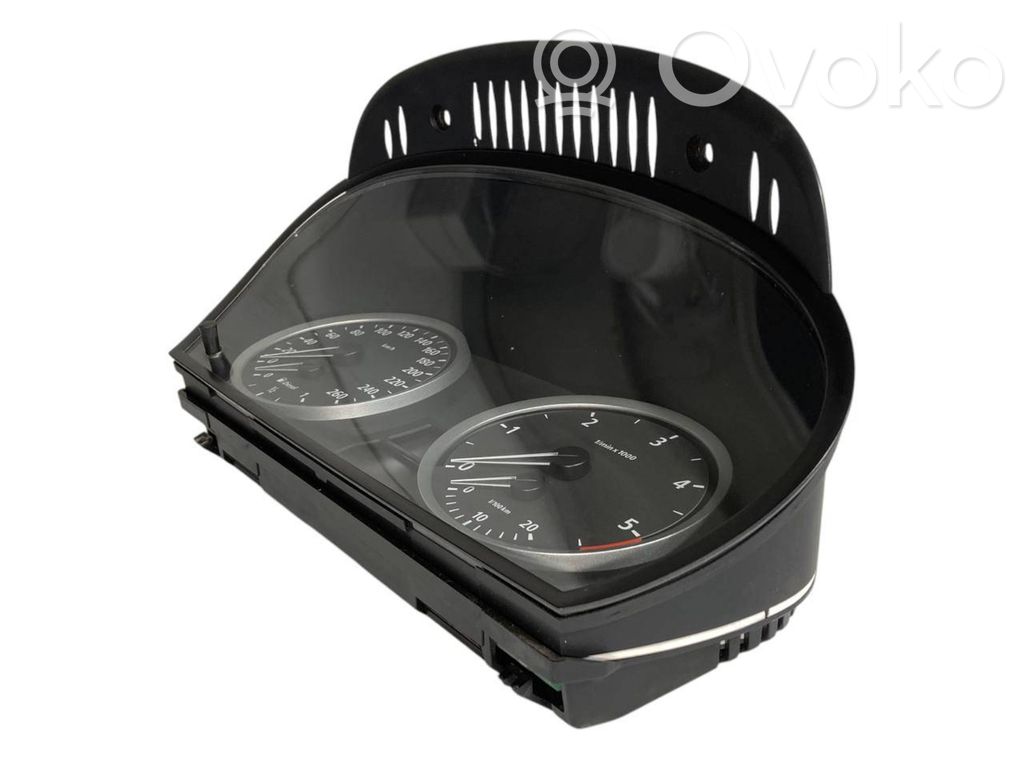 Speedometer (in the instrument panel)