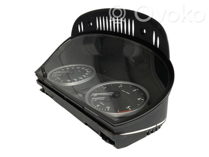 Speedometer (in the instrument panel)
