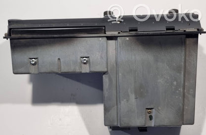 Radio / CD/DVD atskaņotājs / navigācija