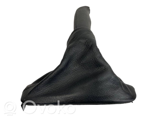 Rokas bremzes dekoratīvā apdare