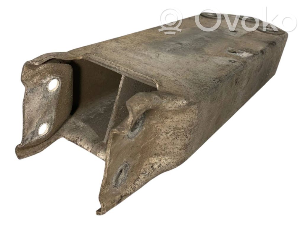 Priekšpusē bampera sastiprinājums