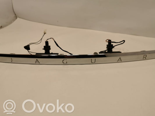 Полоса освещения номерного знака багажника