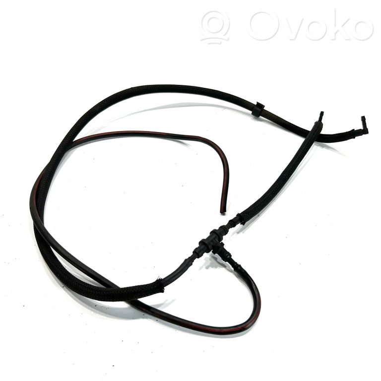 Caurulīte (-es) / šļūtene (-es)