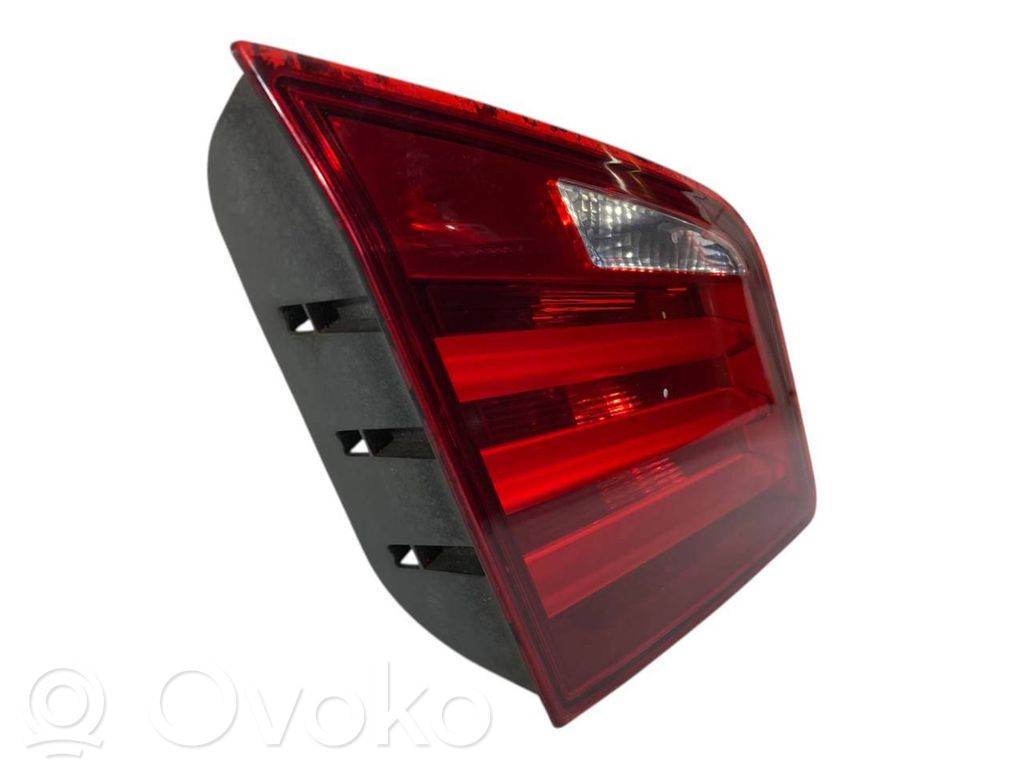 Aizmugurējais lukturis pārsegā