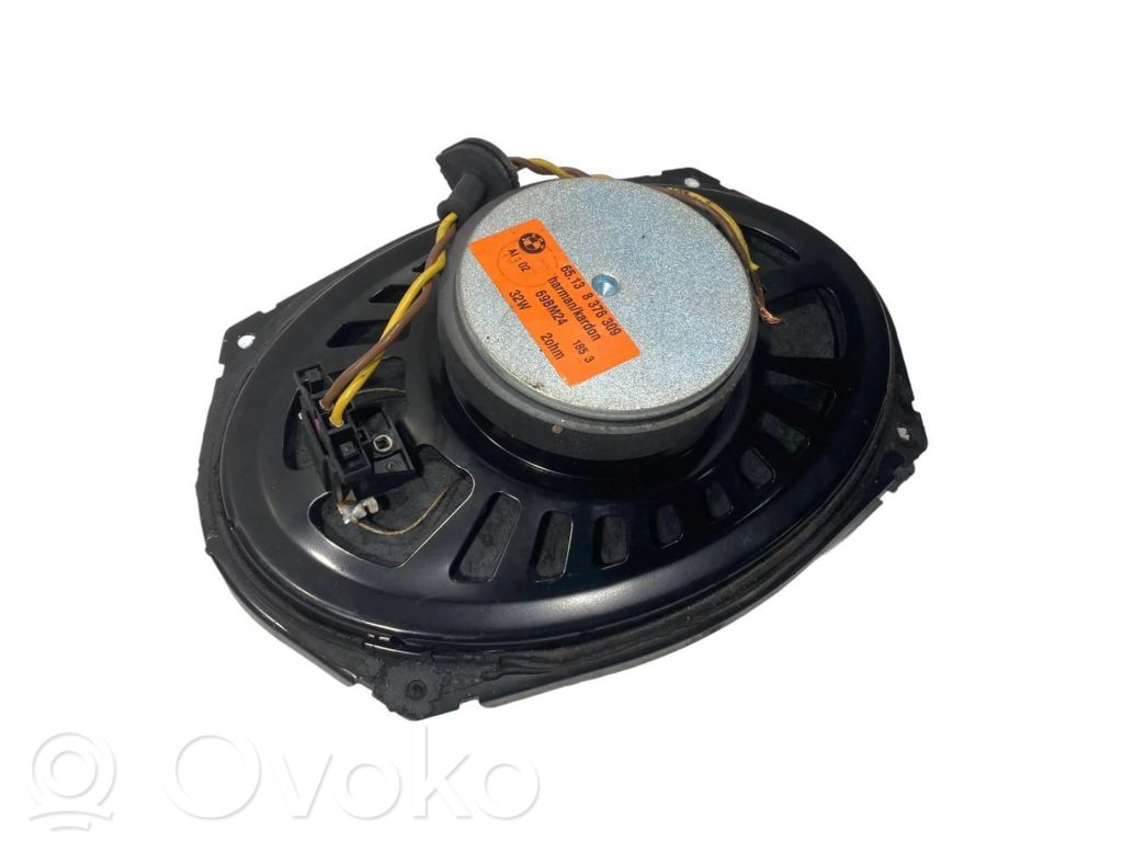 Skaļrunis (-i) aizmugurējā palodzē