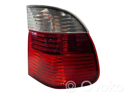 Задний фонарь в кузове