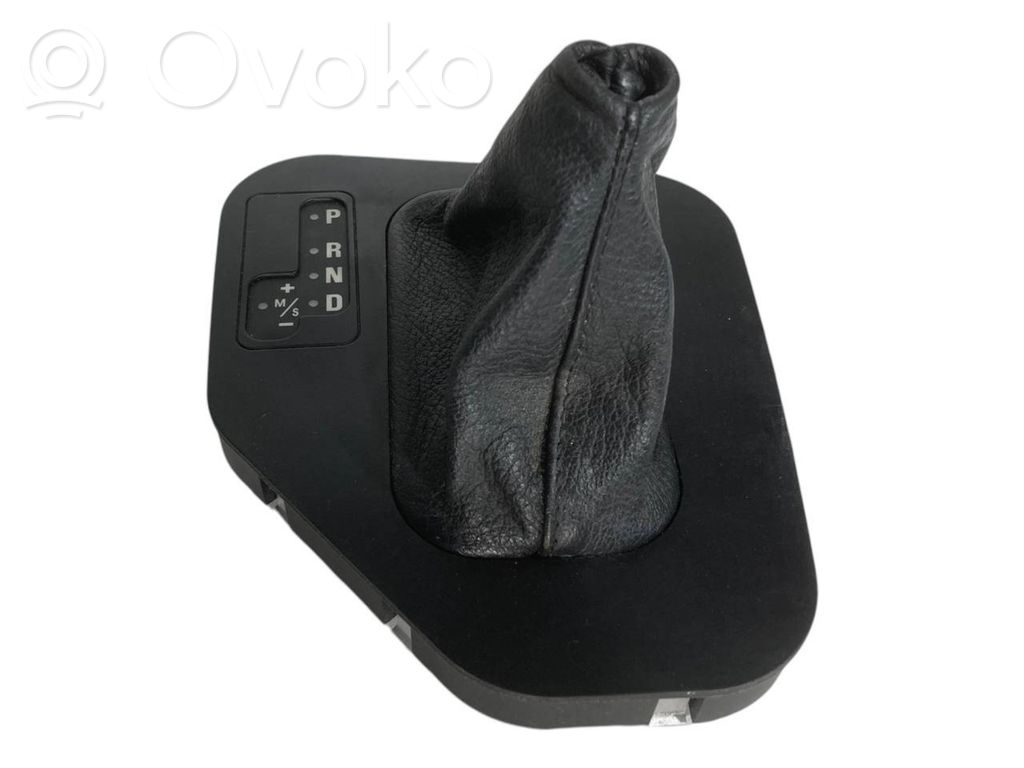 Ātrumu pārslēgšanas sviras dekoratīvā apdare (plastmasas)