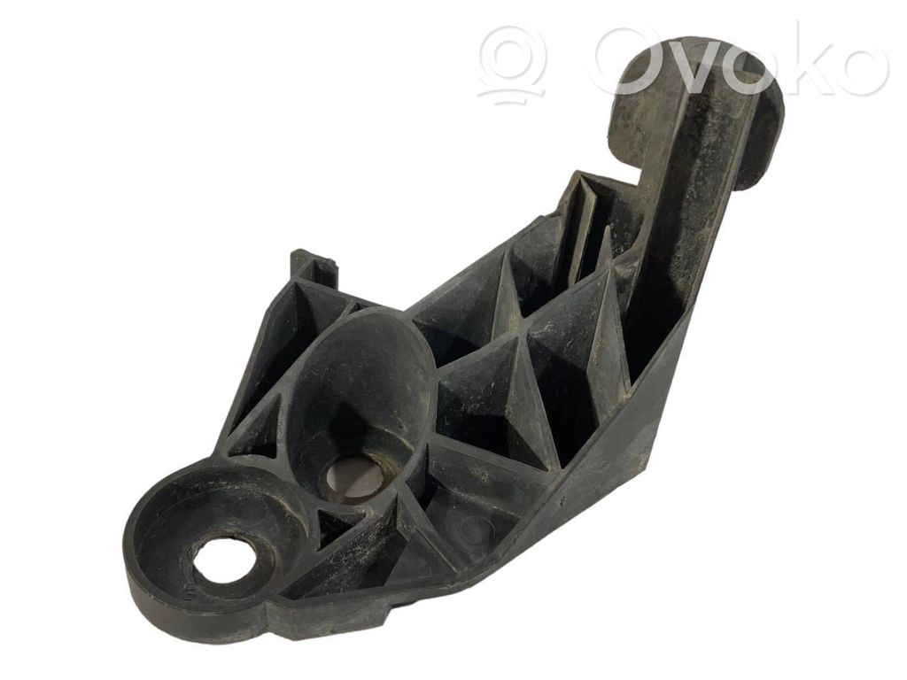 Priekšpusē bampera turētājs