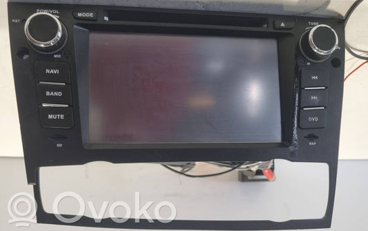 Radio / CD/DVD atskaņotājs / navigācija