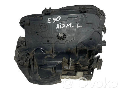 Замок сзади