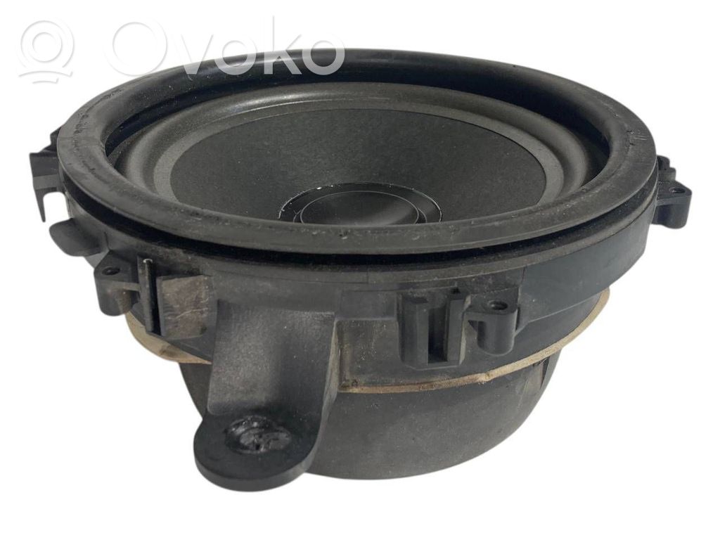 Skaļrunis (-i) priekšējās durvīs