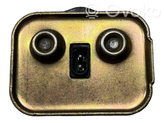 Priekšpusē durvju atvēršanas / aizvēršanas sensors (pīkstulis)