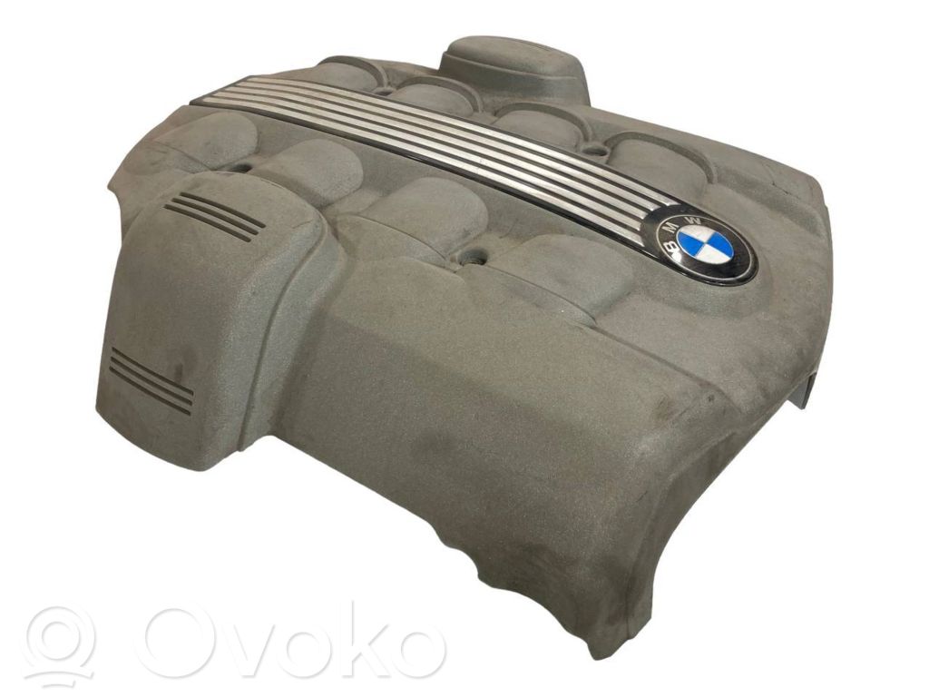 Dzinēja pārsegs (dekoratīva apdare)