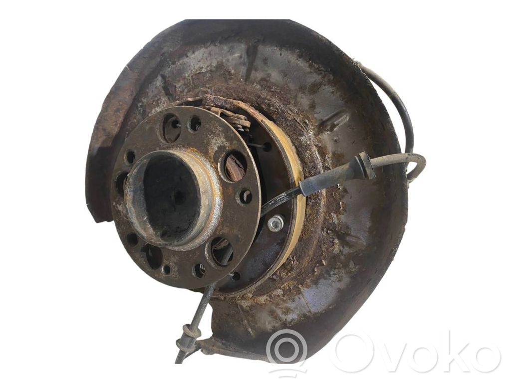 Aizmugurē riteņa rumbas vārpstas šarnīrs (stupica, capfa)