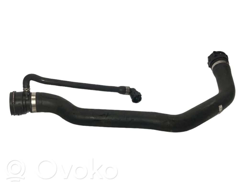 Caurulīte (-es) / šļūtene (-es)