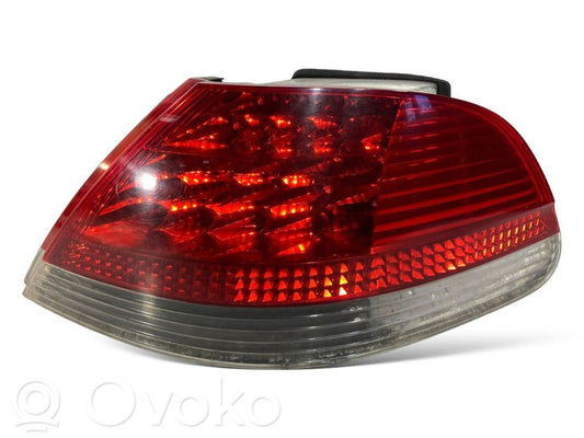 Задний фонарь в кузове