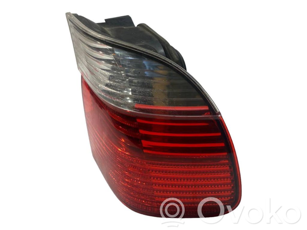 Задний фонарь в кузове