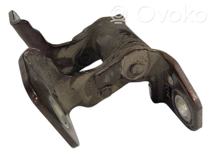 Aizmugurē apakšējā vira (eņģe)