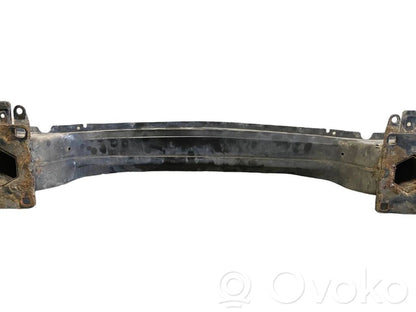 Priekšpusē bampera sija / balka